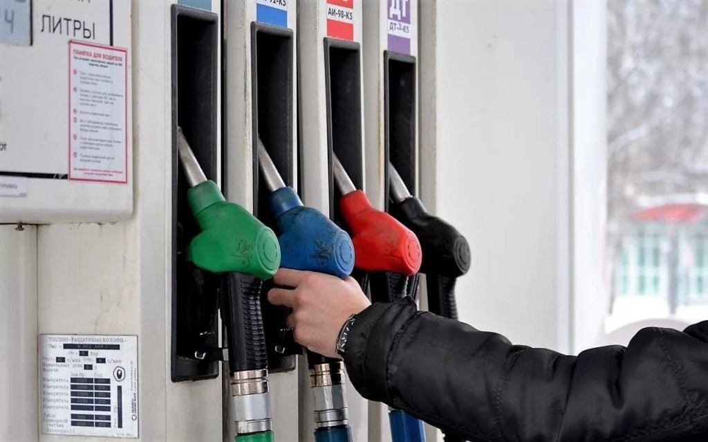 Цены на бензин в Тверской области: АИ-95 подешевел, остальные подорожали